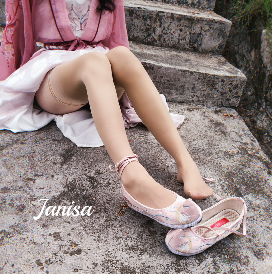 Janisa - 云想衣裳 [19P-166MB]