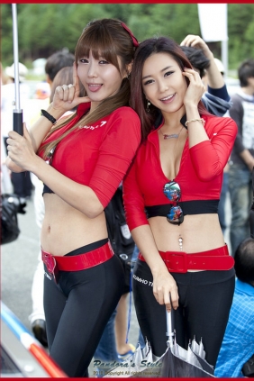 韩国超级车模许允美写真 - 红衣长裤 [140P/131MB]