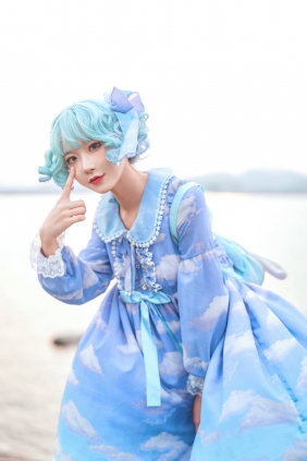 动漫博主阿包也是兔娘 - lolita蓝裙 [9P-144MB]